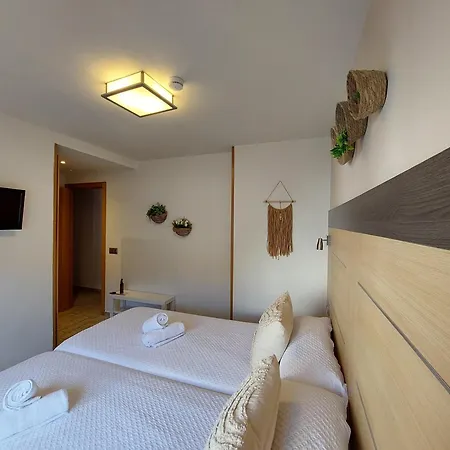 Cabezas Guest house Lugones